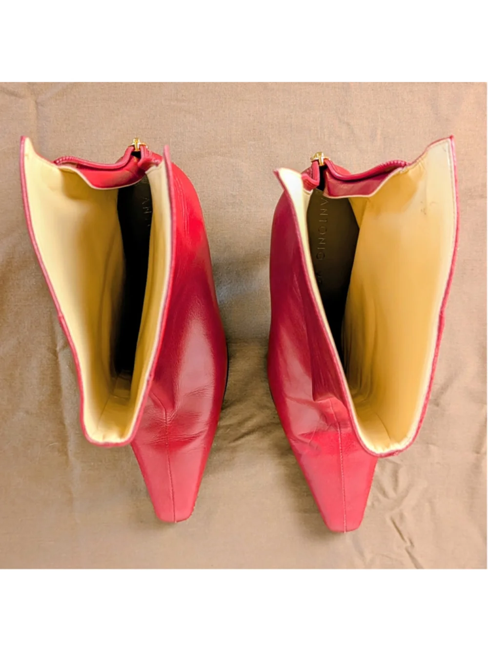 Vintage Antonio Melani Red Leather Pointed Toe Ankle Boots Y2K Gold Zip 7.5